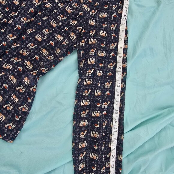 Trendy Navy Blue Printed Blouse — Effortless Chic + Everyday Style, Size M - Picture 2 of 6